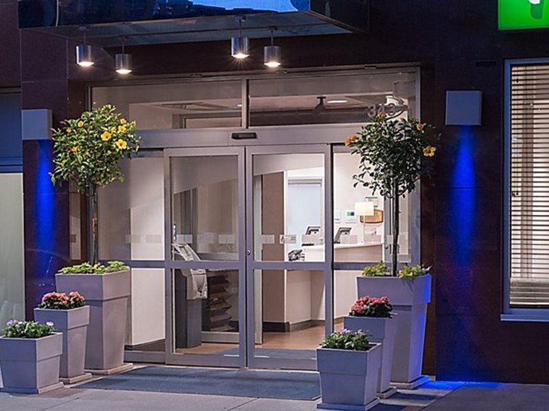 Holiday Inn Express - Times Square By Ihg New York Esterno foto