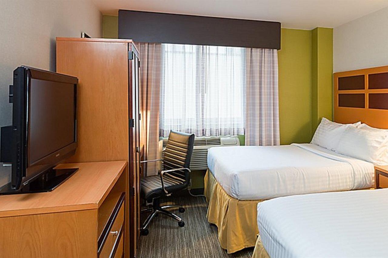 Holiday Inn Express - Times Square By Ihg New York Esterno foto