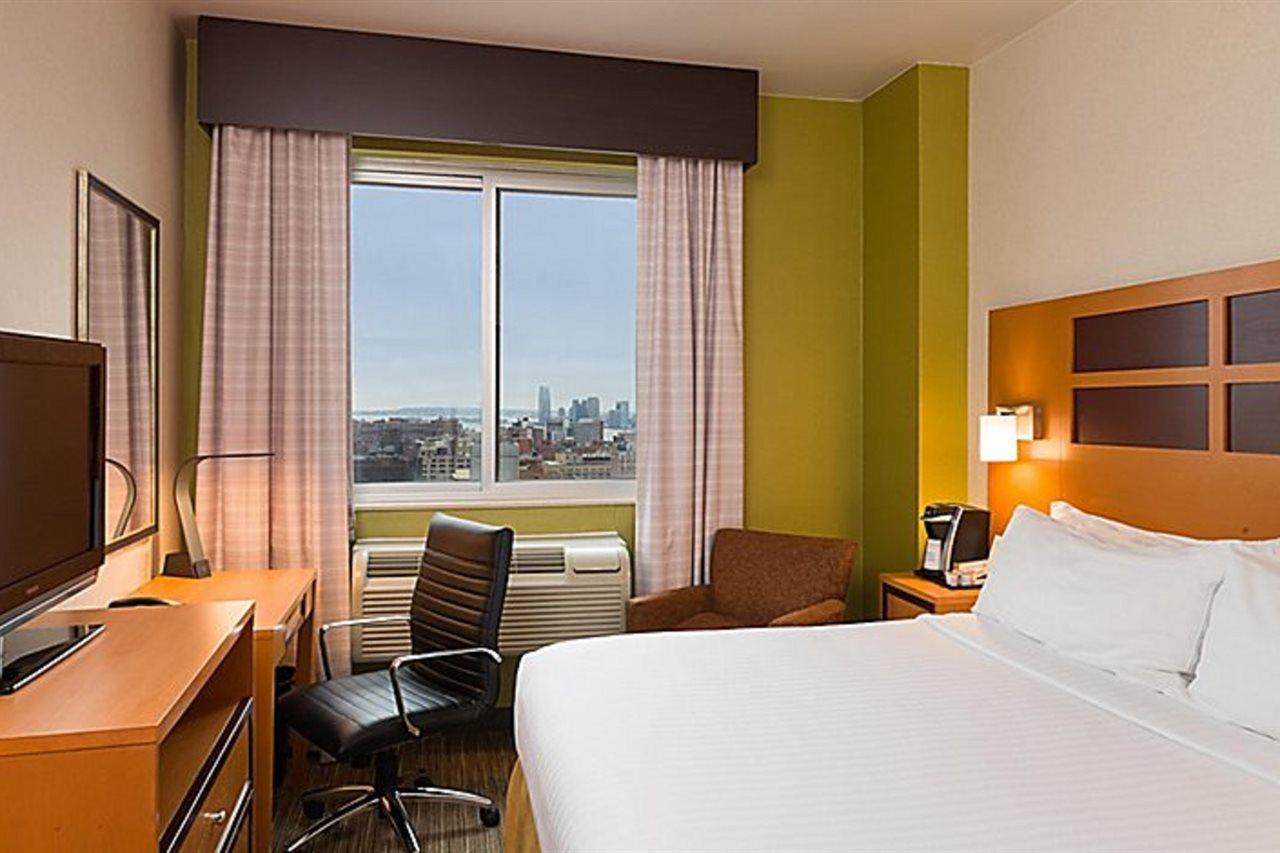 Holiday Inn Express - Times Square By Ihg New York Esterno foto
