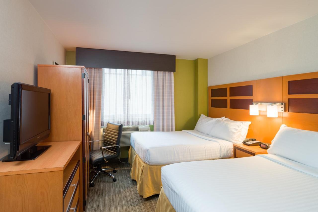 Holiday Inn Express - Times Square By Ihg New York Esterno foto