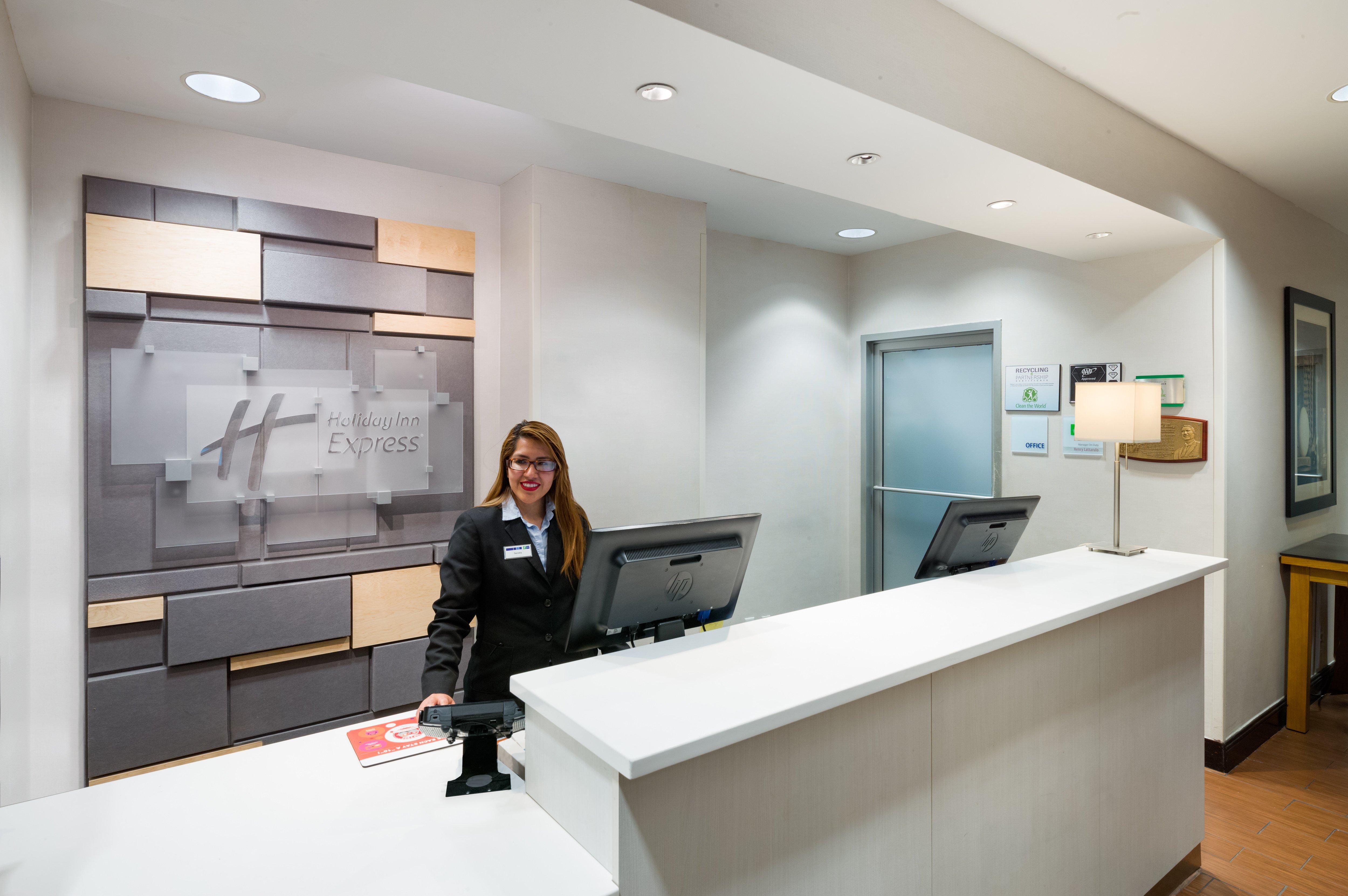 Holiday Inn Express - Times Square By Ihg New York Esterno foto