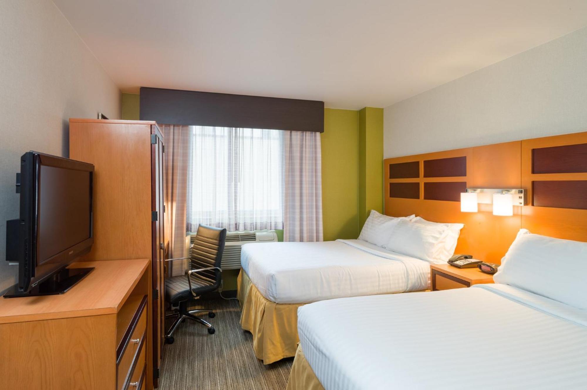 Holiday Inn Express - Times Square By Ihg New York Esterno foto