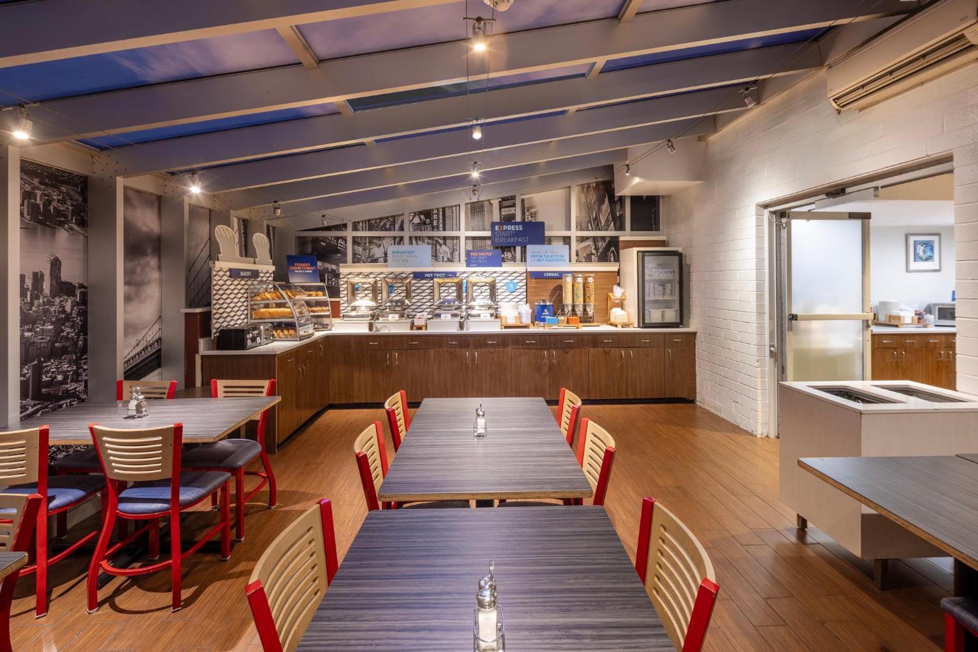 Holiday Inn Express - Times Square By Ihg New York Esterno foto