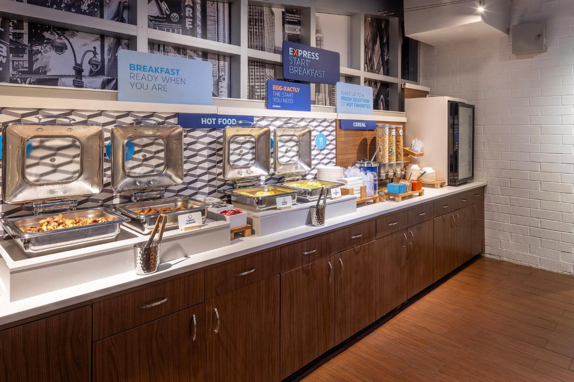 Holiday Inn Express - Times Square By Ihg New York Esterno foto