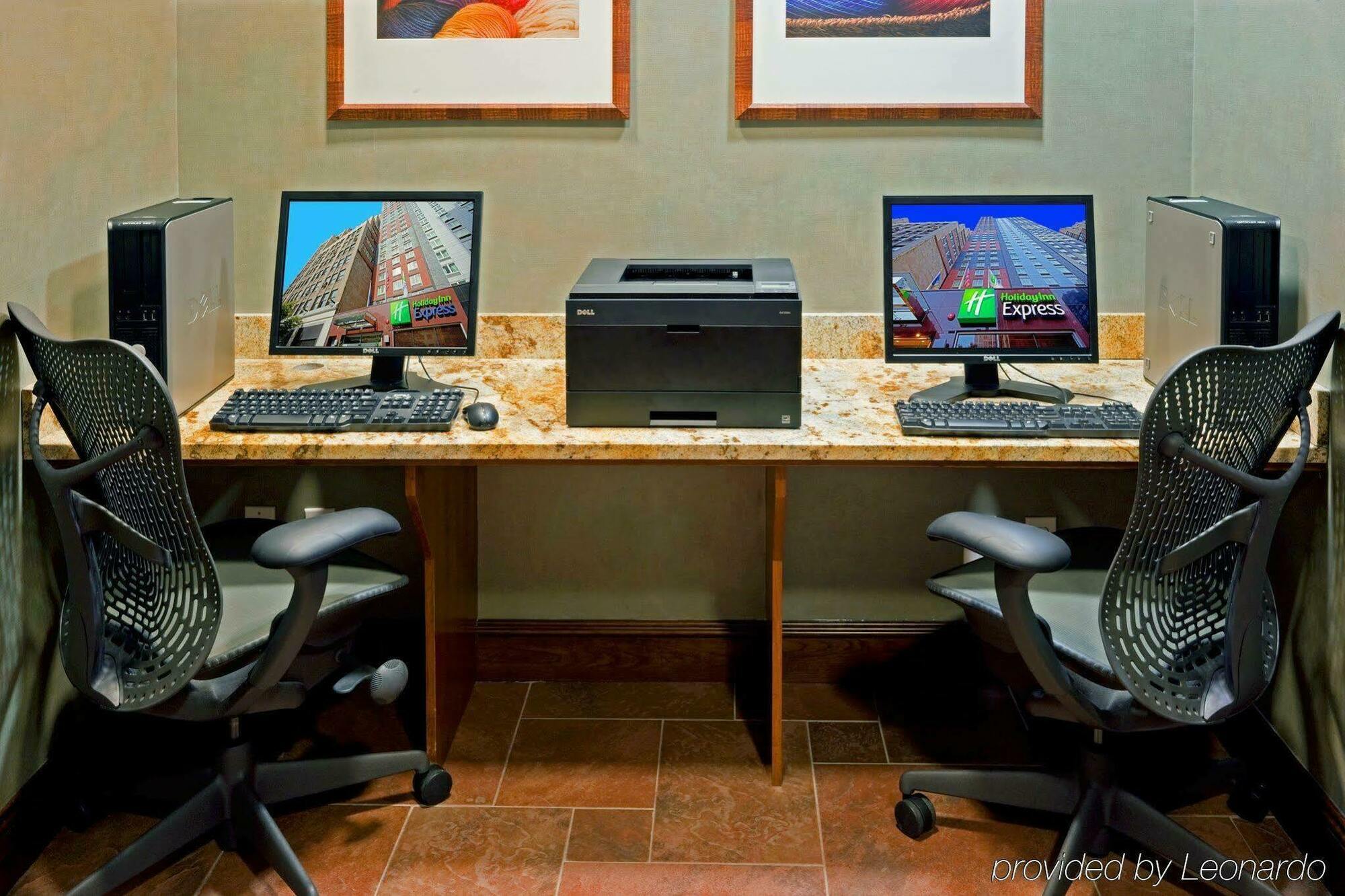 Holiday Inn Express - Times Square By Ihg New York Esterno foto